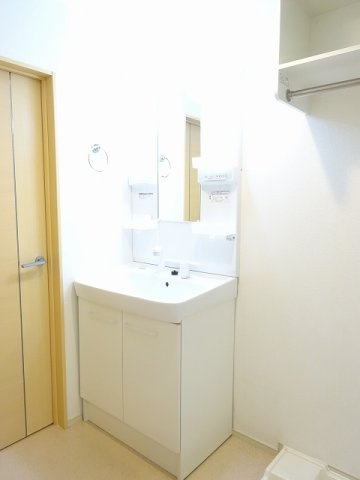 アヴェニューの独立洗面台|広い洗面スペース