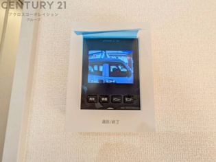 訪問者が来たときにテレビ画面で確認できるため、安心してドアを開けられます。録画機能があるものもあり、留守中に来訪者を記録しておくことができます。利便性が高く、セキュリティ面でも安心です。