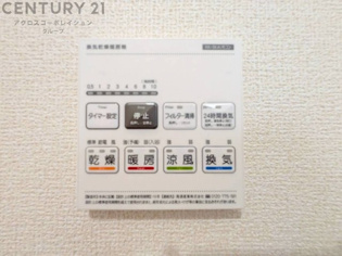 訪問者が来たときにテレビ画面で確認できるため、安心してドアを開けられます。録画機能があるものもあり、留守中に来訪者を記録しておくことができます。利便性が高く、セキュリティ面でも安心です。