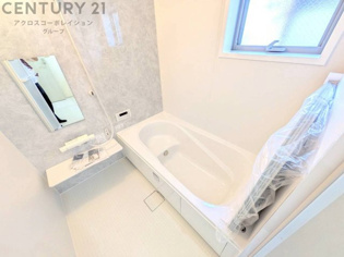 気密性と断熱性に優れ、外気の影響を受けにくく、浴室内の温度を一定に保ちやすいです。特に冬場は、暖房効率が高まり、快適なバスタイムを過ごせます。