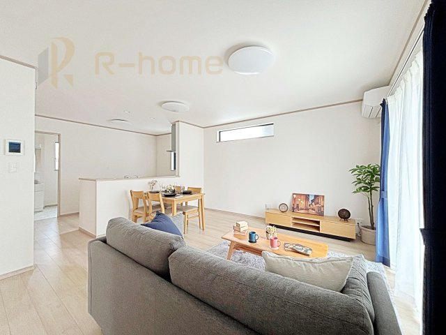 守谷市けやき台6丁目　新築戸建て　A号棟の居間・リビング|広くて明るいＬＤＫ♪ ゆったりくつろげるリビングスペースで、ご家族皆様の笑顔が溢れます。