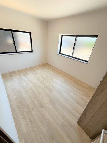 【洋室】 | 仲介手数料無料！高泊小学校に通えるリフォーム済み中古住宅　山陽小野田市西高泊 | 使い勝手のいい洋室です