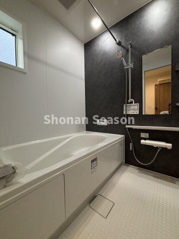 【浴室】 | オールシーズン洗濯物の心配がいらない「浴室乾燥機」付き！
悪天候時でもしっかり洗濯物を乾かせます♪