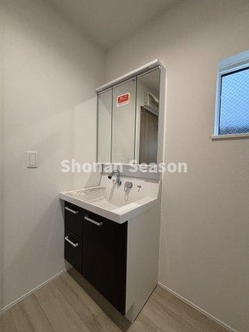 【独立洗面台】 | 三面鏡付きの洗面化粧台で、収納力も◎見た目もすっきり！