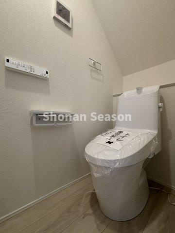 【トイレ】 | 暖かな便座で年中快適性がUPする「温水洗浄便座」搭載！
綺麗な水廻りをキープしやすいですよ♪
