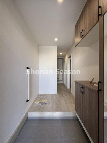 【玄関】 | 玄関にはご家族分のお履物がたっぷり収納できるシューズBOXがございます。