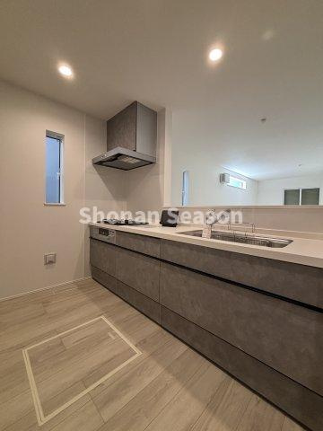 【キッチン】 | 収納力も高く、調理器具や食器類もたっぷり収納できますよ◎