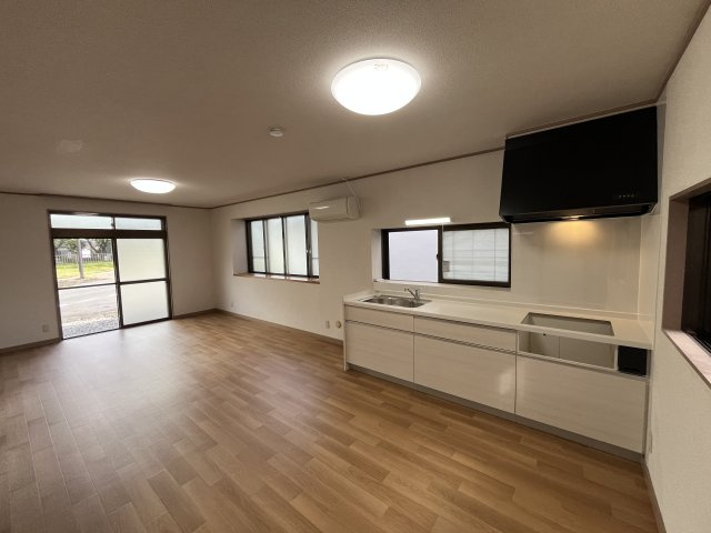 天童市交り江5丁目12-11の居間・リビング|10/2撮影
リビングエアコン付きです！