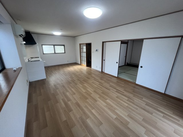 天童市交り江5丁目12-11のその他|10/2撮影
空間を最大限活用できるよう、壁付けキッチンを採用しました！無駄がないので、人気上昇中です◎