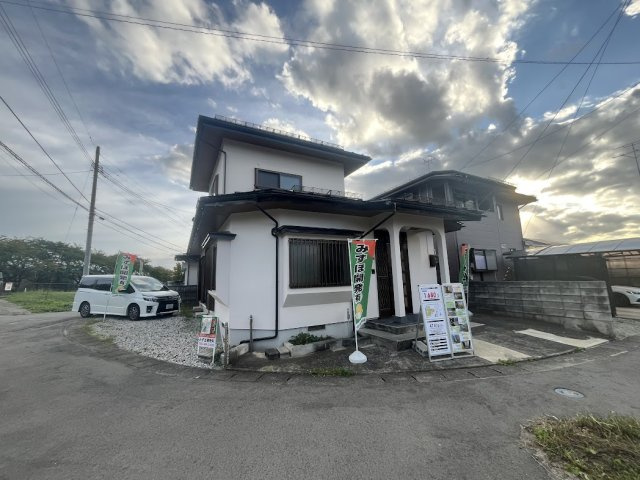 天童市交り江5丁目12-11の駐車場|9/2撮影
南側玄関横にも１台駐車スペースがあります