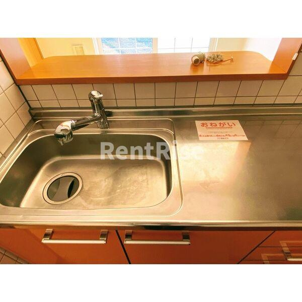 ポラリス栄の駐車場