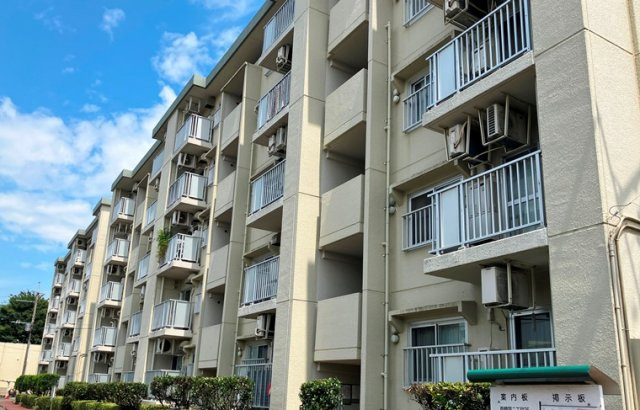 コーポ下鶴間１号棟の外観