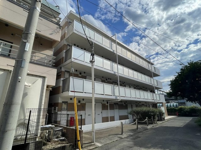 レオパレスハーナの外観|落ち着いた雰囲気の外観です