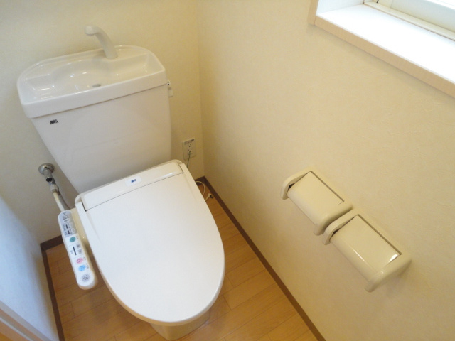 ＥＴＯＩＬＥｍａｅｋａｗａ（エトワール前川）のトイレ|シャワー付トイレ