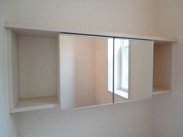 ＥＴＯＩＬＥｍａｅｋａｗａ（エトワール前川）のトイレ|トイレ戸棚