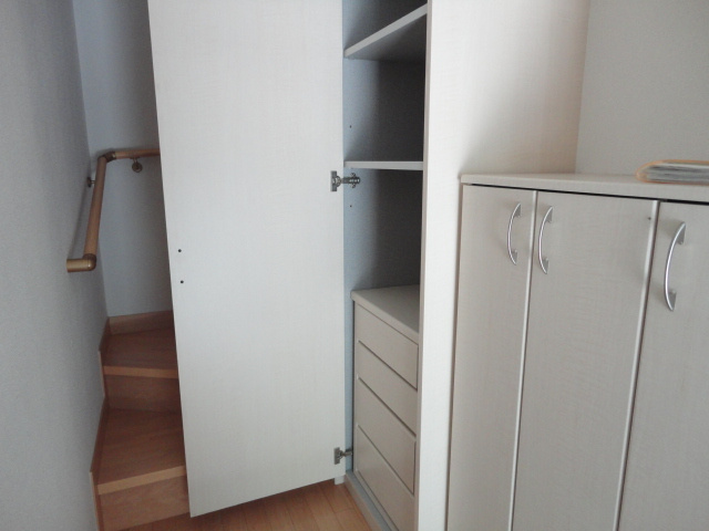 ＥＴＯＩＬＥｍａｅｋａｗａ（エトワール前川）の収納|玄関クローゼット