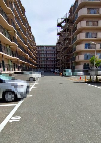 若江岩田スカイハイツの駐車場