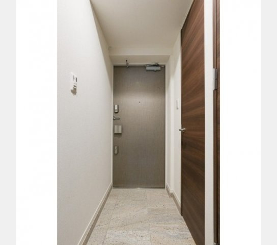 リバーレ鷺沼の玄関