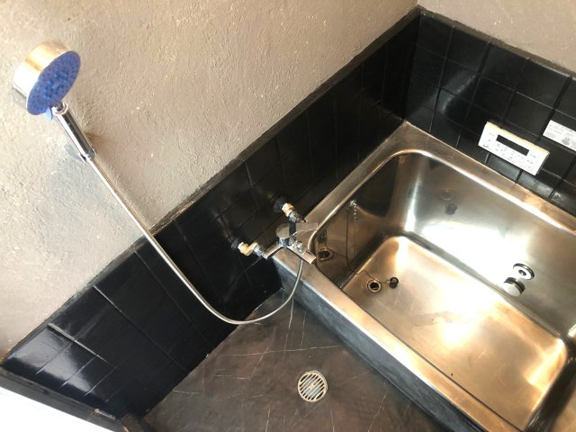 鈴蘭台西町１丁目貸家の浴室|追炊き機能付き浴室・窓ありです