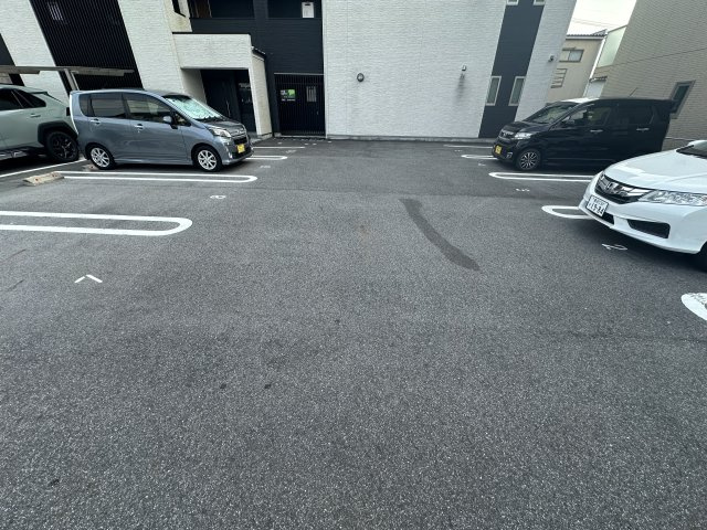 インペリアル南山公園の駐車場