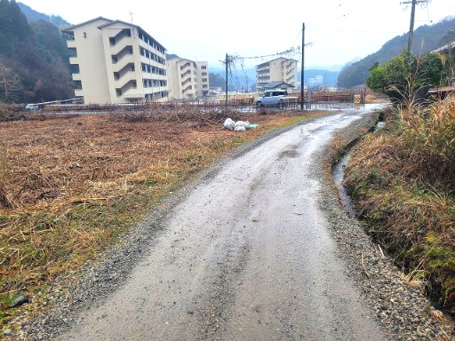 舞鶴市字行永１６３４番土地の前面道路含む現地写真