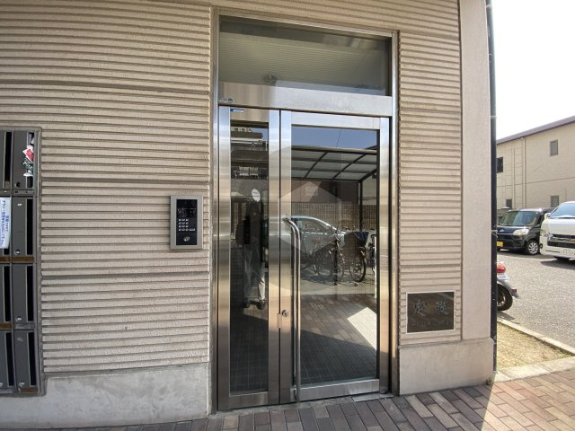 吉鴻ハイネスⅢのエントランス