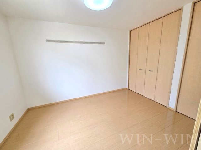 ヴィラージュルピナ A棟の寝室