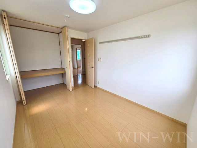 ヴィラージュルピナ A棟の寝室