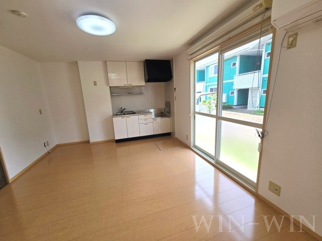 ヴィラージュルピナ A棟の居間・リビング