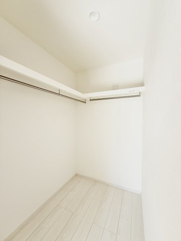 中央区原島町３期の収納|収納力のあるウォークインクローゼット付です。

