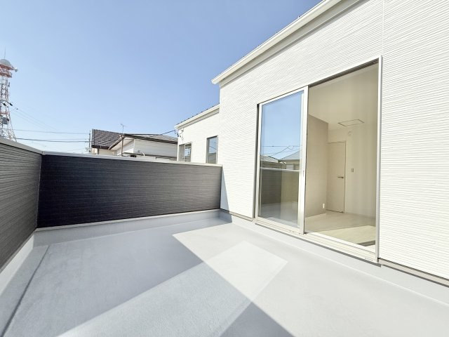 中央区原島町３期のバルコニー|日当たりの良いワイドバルコニーです。
