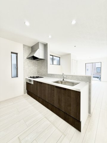 中央区原島町３期のキッチン|キッチンからはリビング全体が良く見渡せる間取りになっています！
