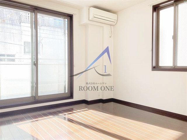 Ｖｉｌｌａ　Ｖｉｃｉｎａの居間・リビング|洋室のお部屋です。