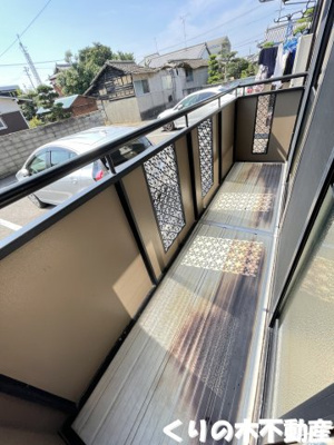 【バルコニー】 | メゾンルミエール | 落ち着いた時間を過ごせるバルコニーです（同タイプのお部屋です。現況を優先します。）