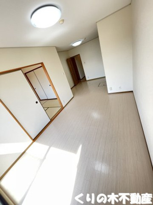 【居間・リビング】 | メゾンルミエール | 使いやすいリビングです（同タイプのお部屋です。現況を優先します。）