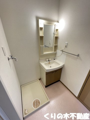 【洗面所】 | メゾンルミエール | 洗面所です（同タイプのお部屋です。現況を優先します。）