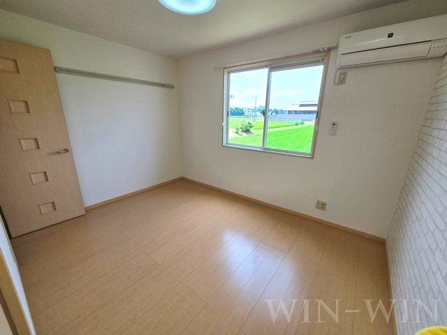 ヴィラージュルピナ B棟の洋室