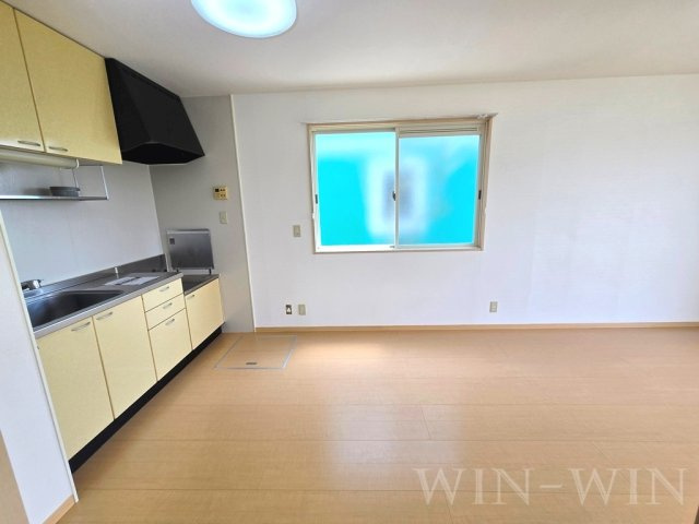 ヴィラージュルピナ B棟の居間・リビング