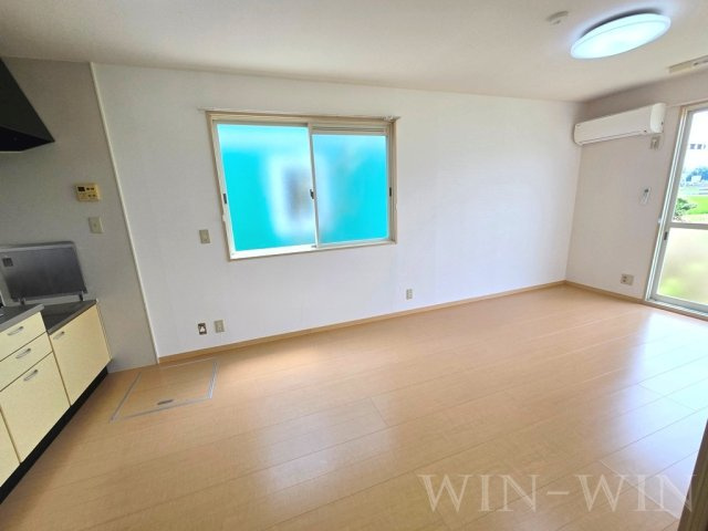 ヴィラージュルピナ B棟の居間・リビング