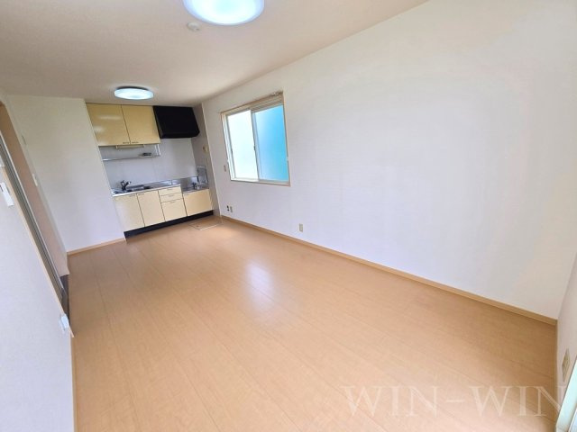 ヴィラージュルピナ B棟の居間・リビング