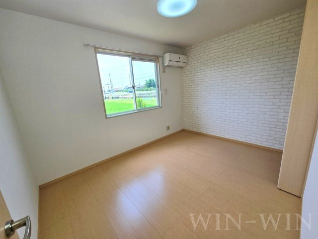 ヴィラージュルピナ B棟の寝室