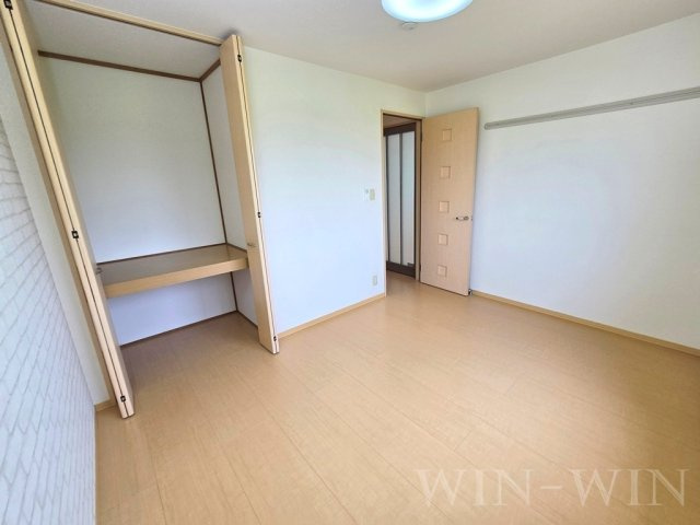 ヴィラージュルピナ B棟の寝室