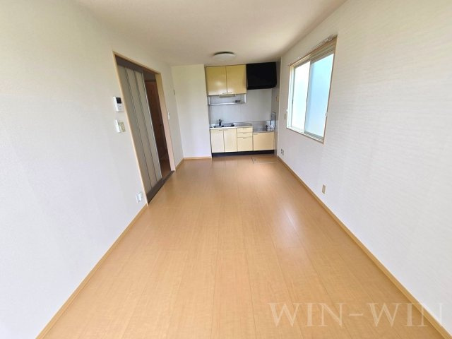 ヴィラージュルピナ B棟の居間・リビング