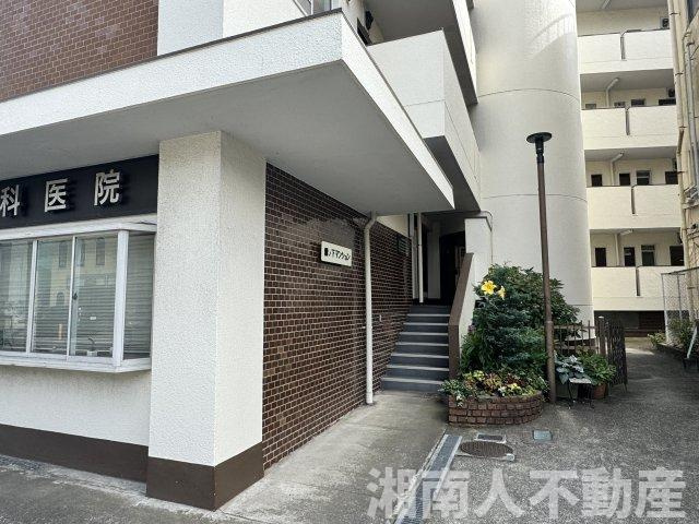 鎌倉・雪ノ下マンションのエントランス