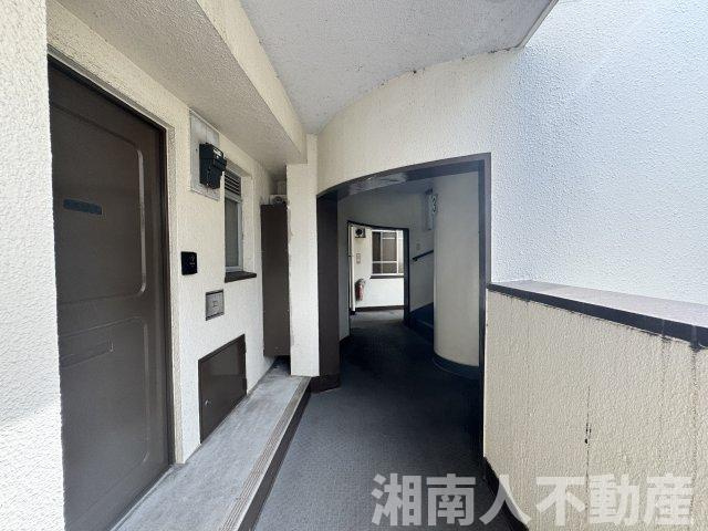 鎌倉・雪ノ下マンションの玄関