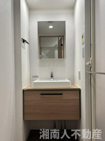 鎌倉・雪ノ下マンションの独立洗面台|独立洗面台です