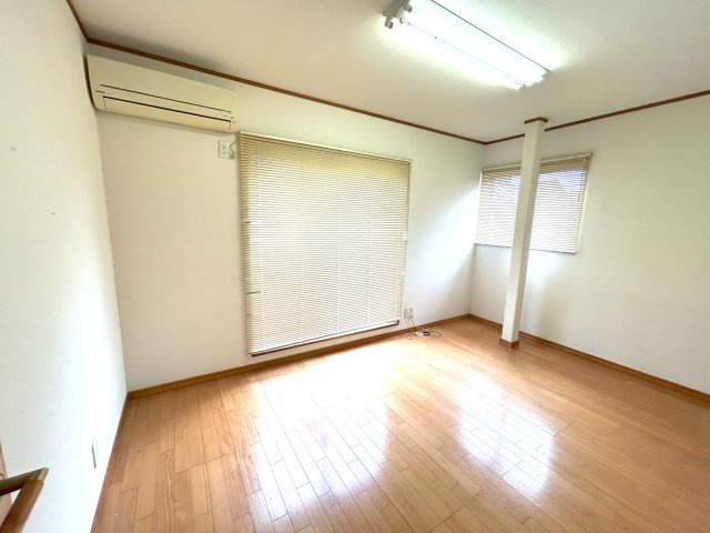 東新井住宅の洋室|広々とした洋室です