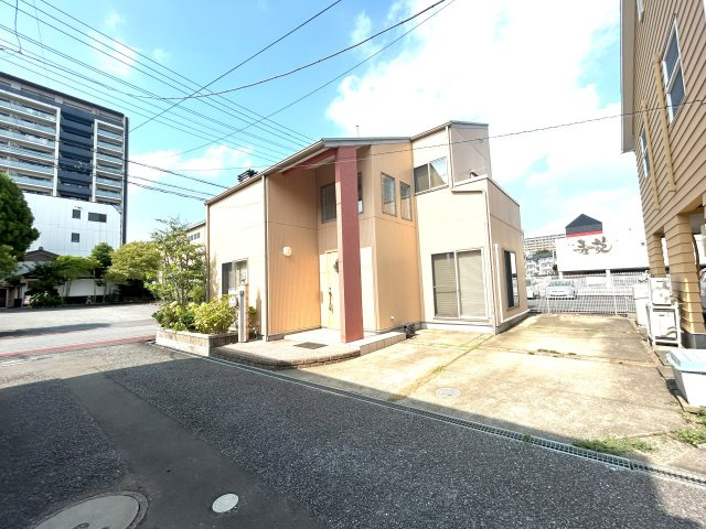 東新井住宅の駐車場|駐車場に車を止められます