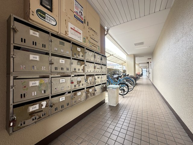 Navy.BullⅠ（ネイビーブルーワン）のエントランス