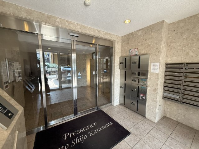 プレサンス京都四条烏丸のエントランス|マンション入り口のエントランスです。オートロック付きです。